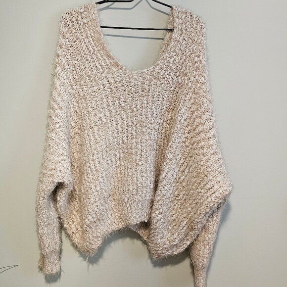 Women’s POL Tan and White Chenille Oversized Sweater, Large - Picture 6 of 15
